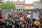 Studenti se opět setkali v hojném počtu na Malostranském náměstí
