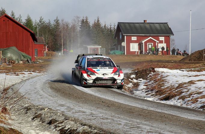 Takamoto Katsuta v Toyotě na trati Švédské rallye 2020