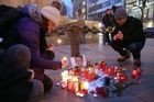 Místo plánovaného protestu tichá vzpomínka. Lidé v Praze uctili památku novináře Kuciaka