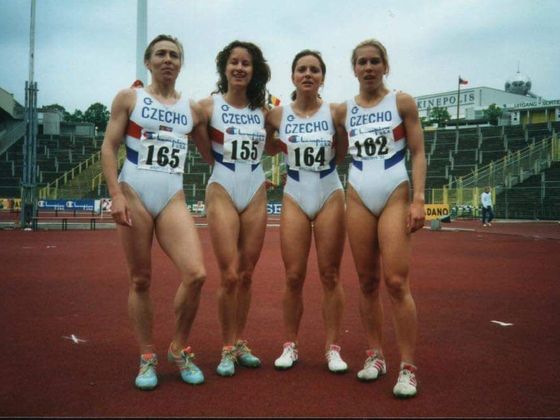 Úspěšná štafeta čtvrtkařek v 90. letech: zleva Helena Fuchsová, Naděžda Koštovalová, Ludmila Formanová a Hana Benešová.