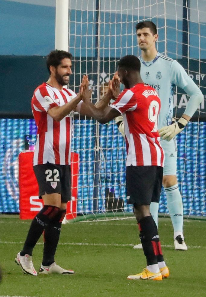 Raul Garcia a Inaki Williams