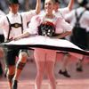 Tanečnice při zahajovacím ceremoniálu před začátkem fotbalového MS 2006 v Mnichově.
