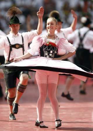 Tančnice při zahajovacím ceremoniálu MS