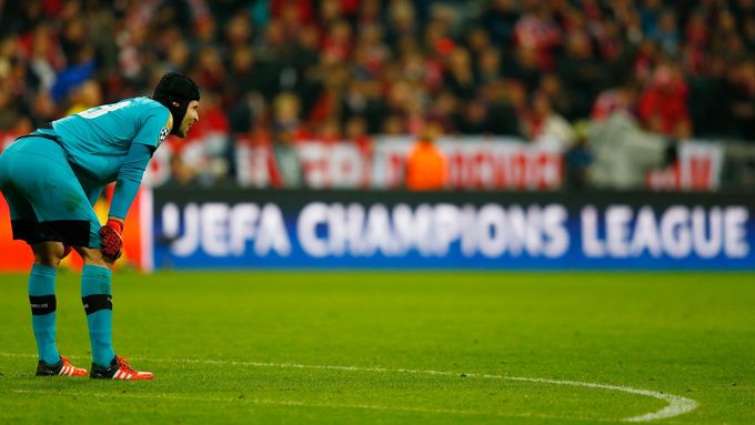 Osamělost pětkrát pokořeného Čecha, Arsenal utrpěl historický debakl