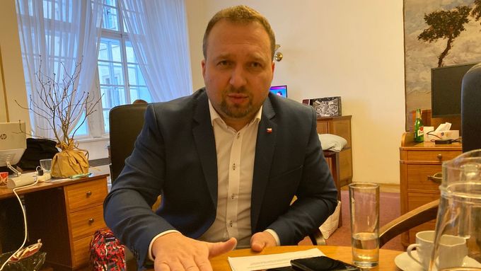 Předseda lidovců a zároveň ministr práce a sociálních věcí Marian Jurečka mluvil v rozhovoru pro Aktuálně.cz mimo jiné o možnosti zvyšování daní.