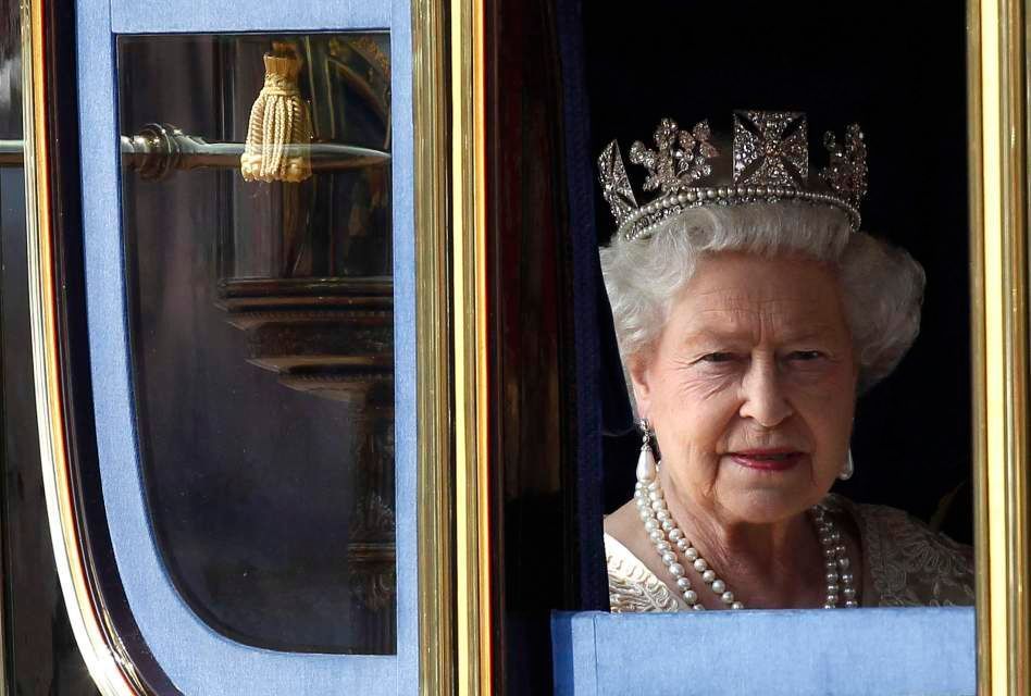 Alžběta II. otevírá zasedání nového parlamentu