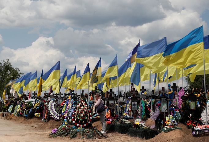 Od začátku ruské agrese před dvěma lety padlo při obraně země 31 tisíc vojáků, řekl ukrajinský prezident Volodymyr Zelenskyj.