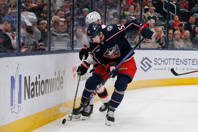 David Jiříček v dresu Columbusu v utkání NHL proti Ottawě