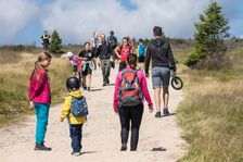 Švýcaři poslali Česku půl miliardy na turisty. Stát za ně pomůže přelidněné přírodě