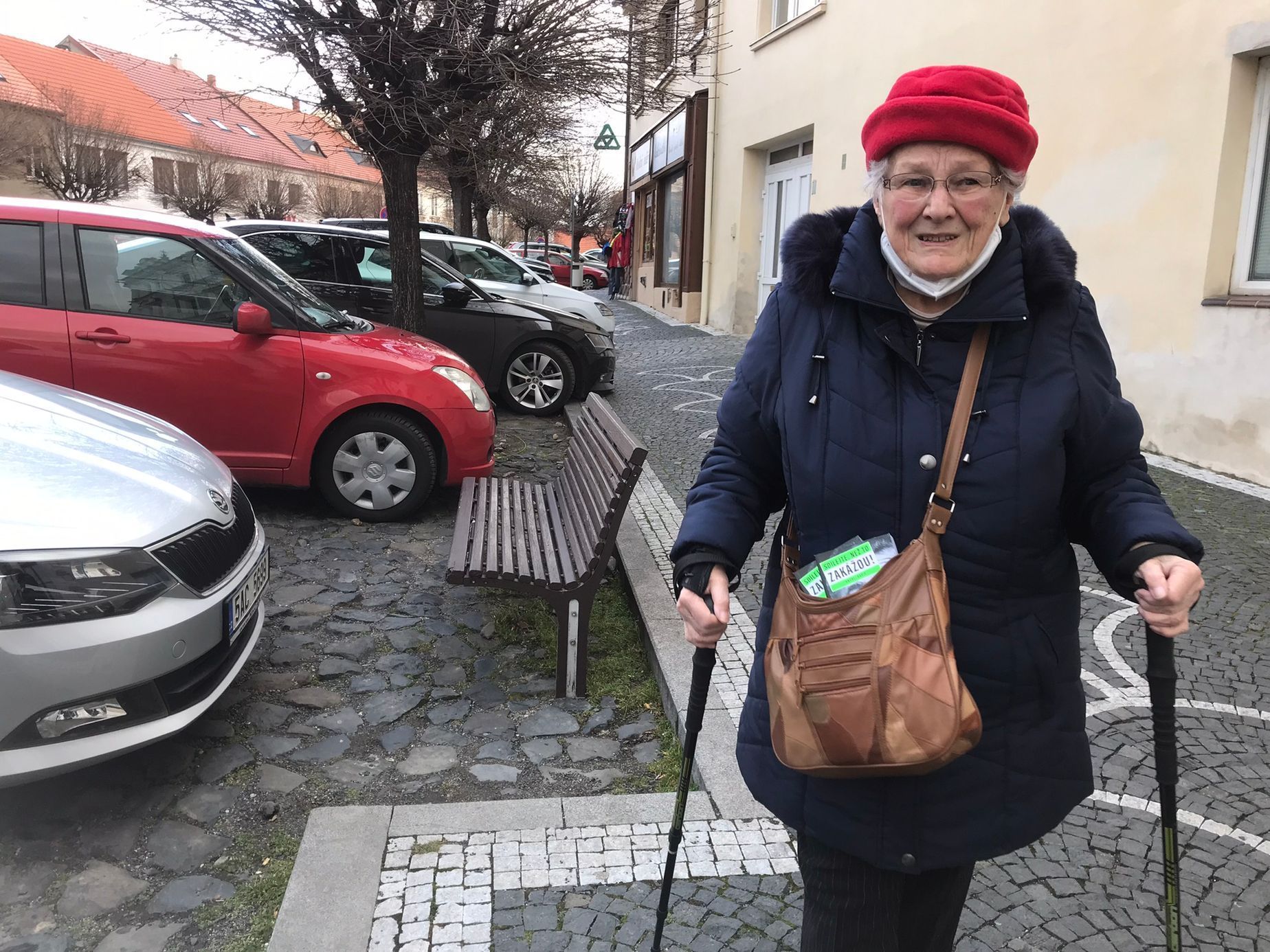 Všichni návštěvníci poslanecké kanceláře si odnášeli knížky Andreje Babiše. Nechyběly ani v tašce místní důchodkyně z Roudnice nad Labem.