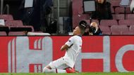 Kylian Mbappé z Paris St Germain slaví gól v osmifinále Ligy mistrů FC Barcelona - PSG