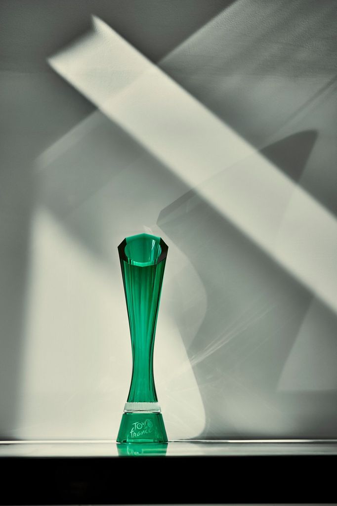 Trofeje pr nejlepší jezdce Tour de France z českých skláren Lasvit