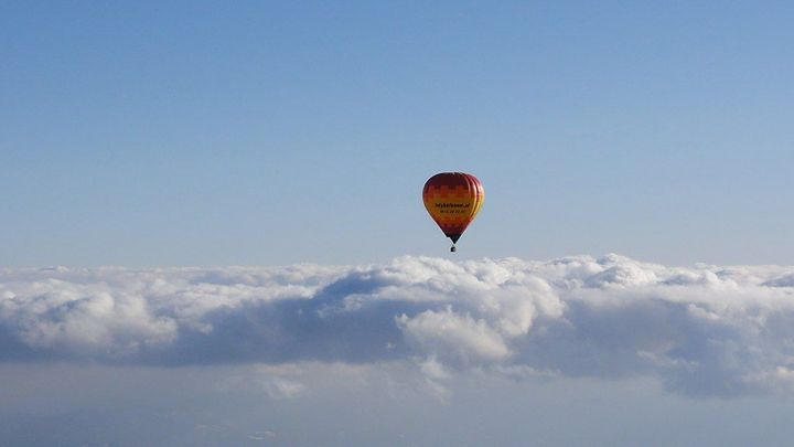 Polští pohraničníci se potýkají s balony z Běloruska, pašeráci jimi posílají zboží; Zdroj foto: Chadbalon