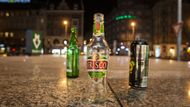 Vydávám se je hledat. Zatím však shledávám Václavák beze změn. Staré, dobré, špinavé náměstí a prázdné lahve od alkoholu.