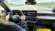 Stopadesátka je shodou okolností i maximální rychlost elektrického Renaultu 5, který má redakce Aktuálně.cz v dlouhodobém testu. Vyzkoušet se nám ji nepodařilo.