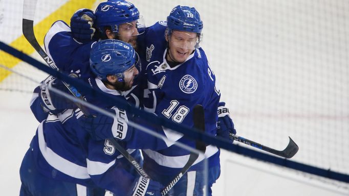 Finále Stanley Cupu 2015: Ondřej Palát, Nikita Kučerov a Tyler Johnson