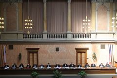 Patnáct let vězení za vraždu politika platí, potvrdil ÚS
