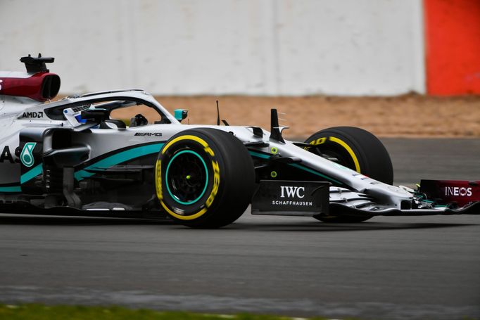Nový monopost formule 1 Mercedes-AMG F1 W11 EQ Power+ pro sezonu 2020 při slavnostním představení v Silverstonu.
