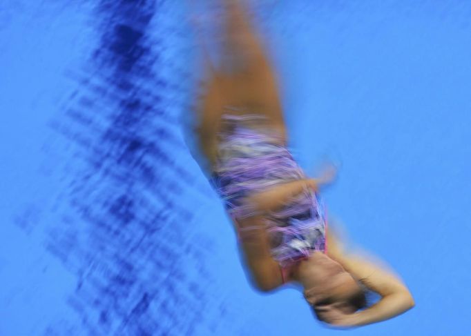 Kanadská skokanka do vody Emilie Heymans při semifinálových skocích z výšky 3m.