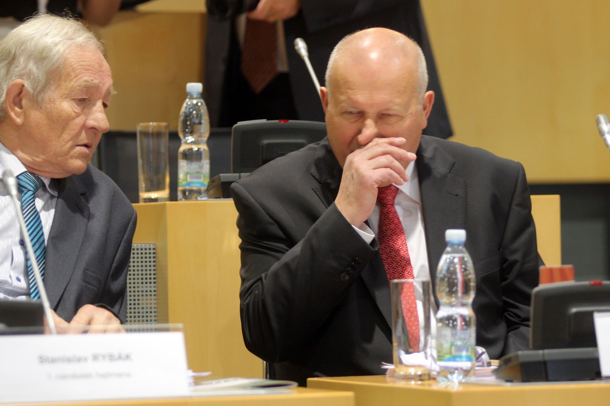 Vláda přijela vlakem do Ústí rozhodovat o limitech
