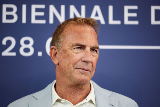 Kevin Costner byl na vrcholu, když tančil s vlky. Westerny točí celý život  - Aktuálně.cz