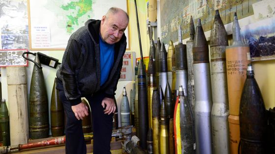 Václav Bilický pracoval celý život jako policejní pyrotechnik. Dnes v Ralsku spravuje muzeum pyrotechnické asanace.