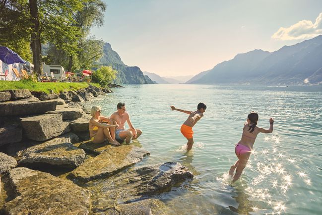 Kempování s možností koupání u jezera Brienzersee