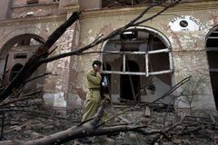 Taliban zaútočil na konzulát USA. V Pákistánu 50 obětí