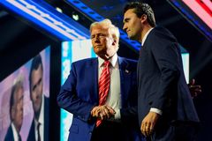 Tragédie v Utahu: konzervativec Kirk podlehl útoku střelce, Trump vyjadřuje soustrast