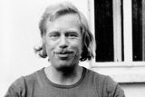 Václav Havel na Hrádečku objektivem svého přítele a fotografa Bohdana Holomíčka. Blíže nedatováno (přibližně 70. léta 20. století).