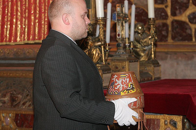 Korunovační klenoty zpátky v komoře