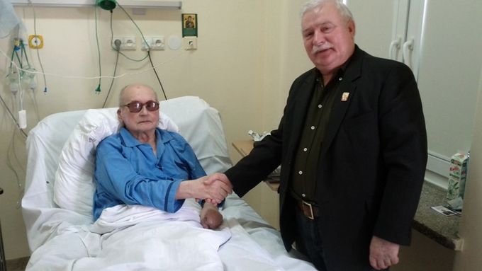 S Jaruzelským se přišel před třemi lety do nemocnice usmířit Lech Walesa.