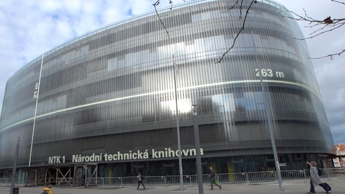 Budova Národní technické knihovny vznikla v letech 2006-2009 v kampusu ČVUT a Vysoké školy chemicko-technologické v Praze Dejvicích.