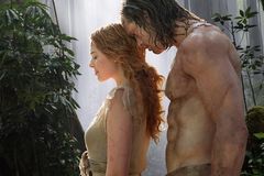 Tarzan za 200 milionů dolarů zachraňuje svou Jane a snaží se svézt na úspěchu Knihy džunglí