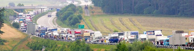 CzechTek 2005 byla legendární technoparty u Mlýnce, kterou ukončil kontroverzní policejní zásah. Ten vyvolal širokou veřejnou a politickou reakci.