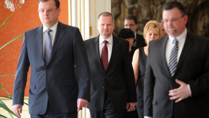 Petr Fiala ve funkci ministra školství nahradil Josefa Dobeše.