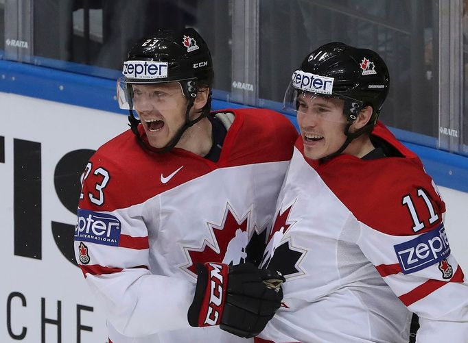 MS 2016, Kanada-USA: Brendan Gallagher (11) a Sam Reinhart slaví gól