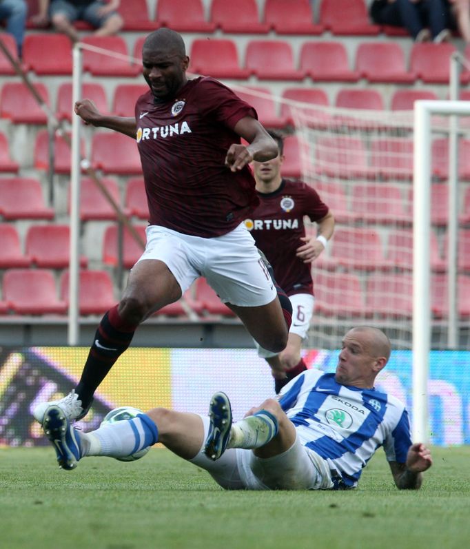 Fotbal, Pohár České pošty, Sparta - Mladá Boleslav: Léonard Kweuke - Radek Dosoudil