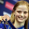 Plavkyně Simona Baumrtová s bronzovou medailí z ME