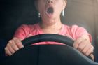 Ženám hrozí dvakrát větší riziko, že po nehodě zůstanou uvězněné ve vozidle