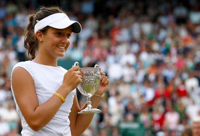 Wimbledon má domácí šampionku, finále juniorek ovládla Laura Robsonová