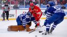 NHL Winter Classic, Detroit-Toronto: Tomáš Tatar (21) - Jonathan Bernier (45) a Jake Gardiner (51)