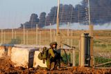Izraelský voják na hranici Gazy