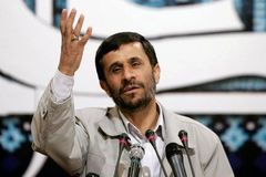 Ahmadínežád chce jednat s USA. Jako rovný s rovným