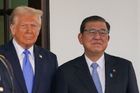 Japonský premiér čelí kritice za neúčast na summitu NATO. Chtěl se vyhnout Trumpovi