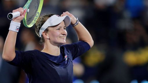 Barbora Krejčíková po vítězství ve finále turnaje v Dubaji.