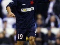 Matej Krajčík se raduje z gólu do sítě gólmana Tottenhamu Paula Robinsona.
