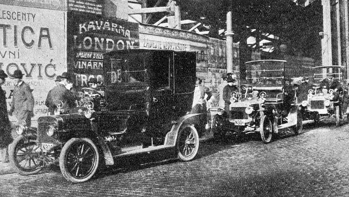 7. září 1907 vyjely do pražských ulic poprvé automobily taxislužby.