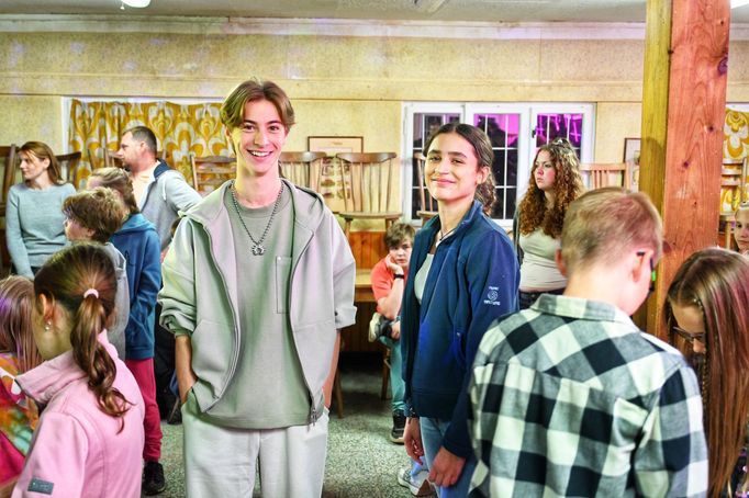 Max Dolanský a Johana Racková při natáčení filmu Naše léto.