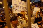 Nemáte šanci uspět, vzkázal demonstrantům lídr Hongkongu